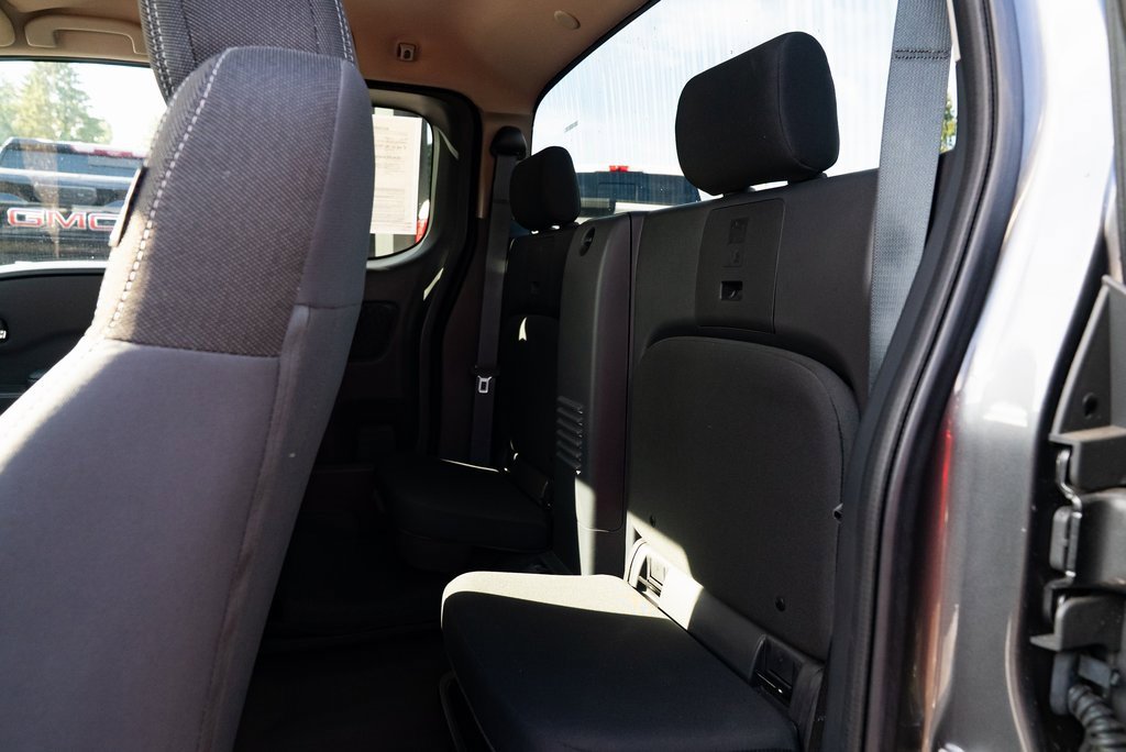 Used 2025 Nissan Frontier SV image 19