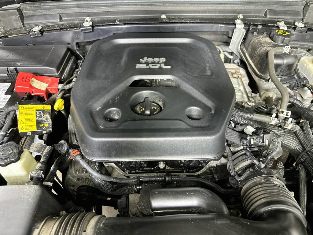Used 2022 Jeep Wrangler Unlimited Sahara AWD/4WD image 10