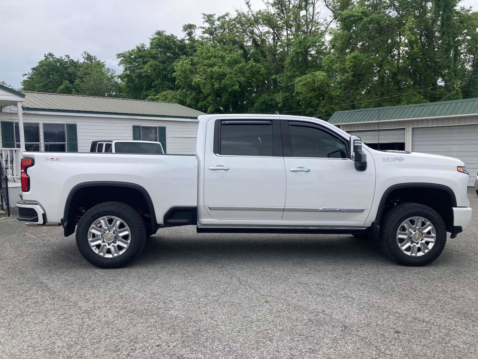 Used 2025 Chevrolet Silverado 2500 High Country w/ High Country Premium Package image 2