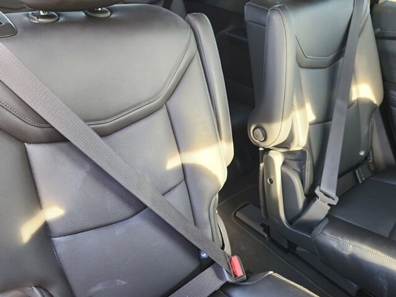 Used 2025 Cadillac XT6 Premium Luxury image 19