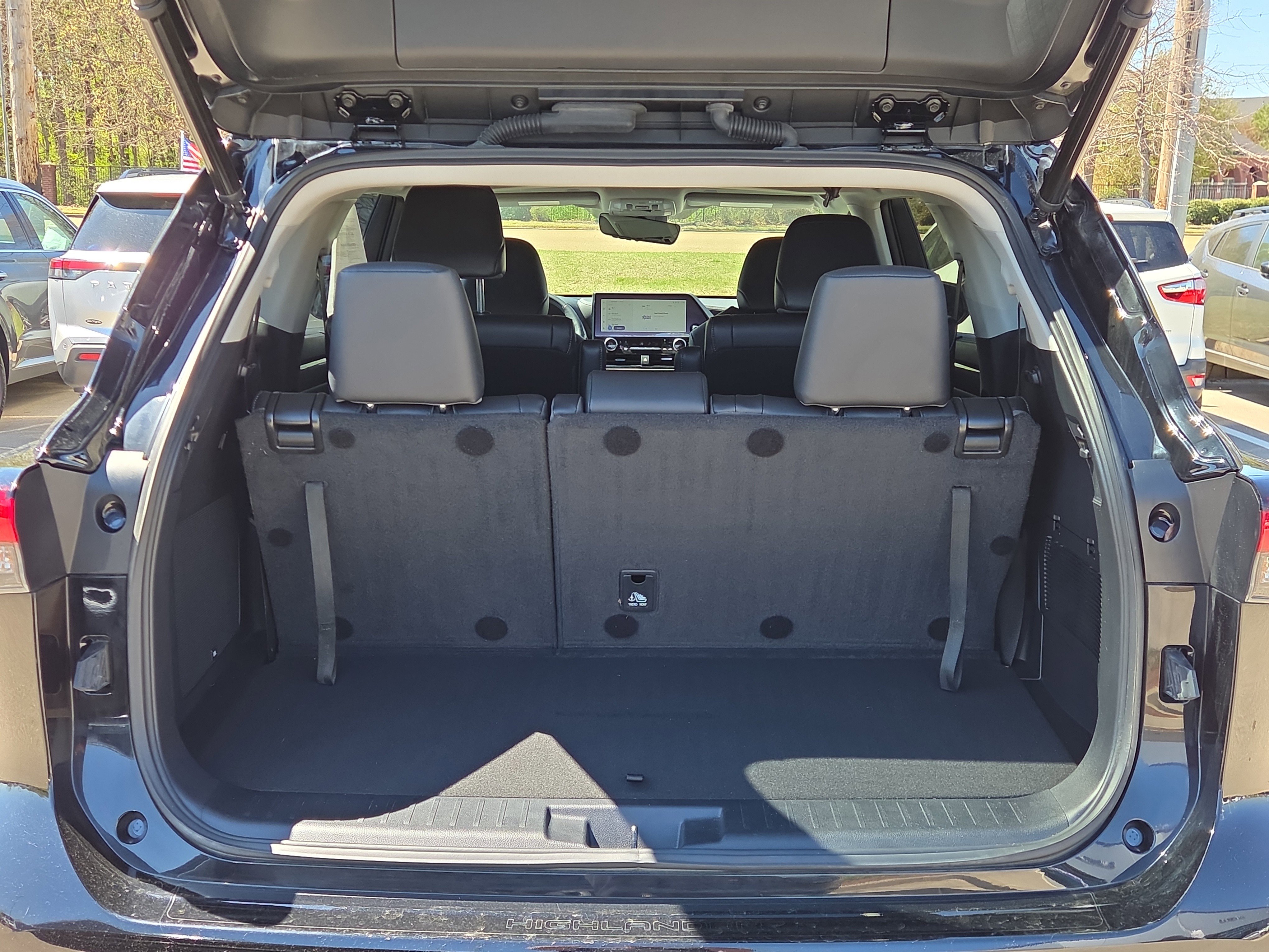 Used 2023 Toyota Highlander Limited image 15