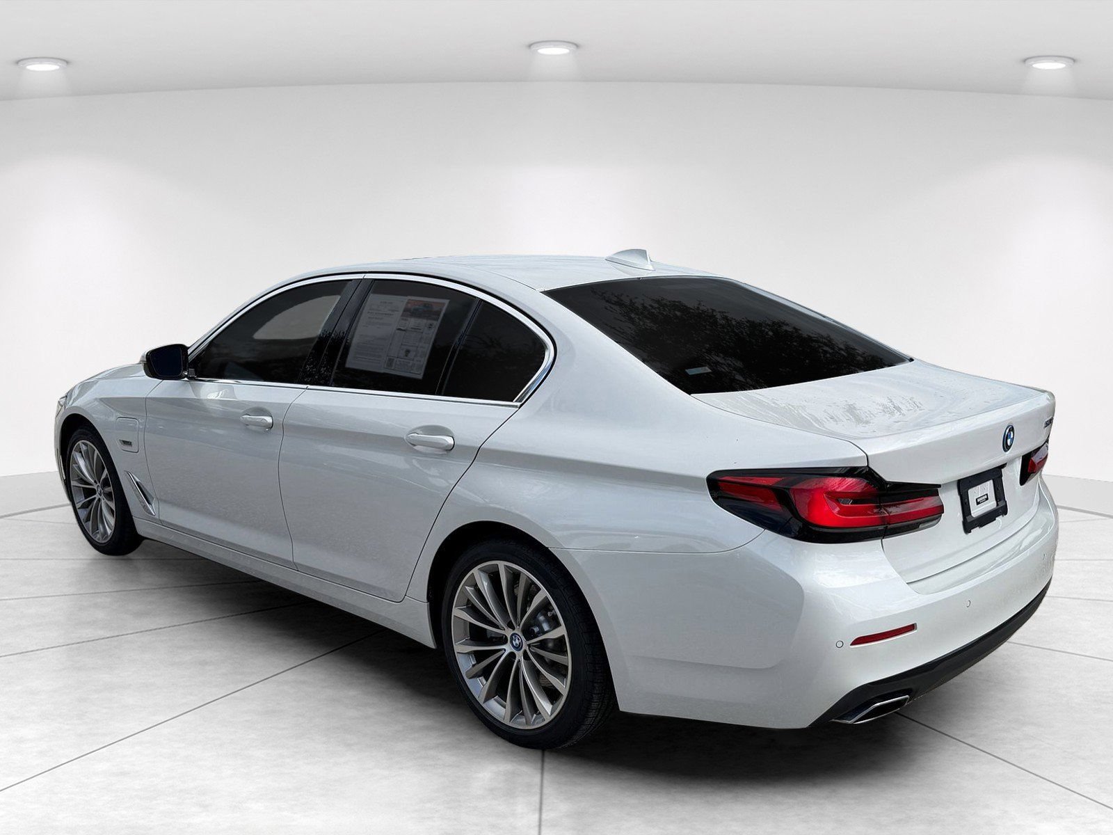 Certified 2023 BMW 530e w/ Premium Package RWD image 6