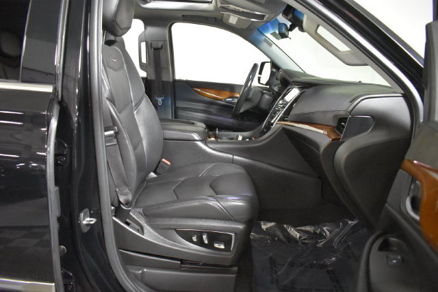 Used 2017 Cadillac Escalade Premium Luxury AWD/4WD image 39
