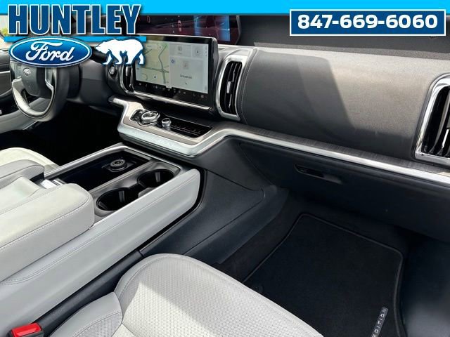 Used 2025 Ford Expedition Platinum w/ Platinum Ultimate Package AWD/4WD image 9