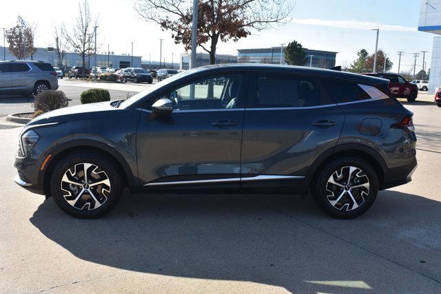 Used 2025 Kia Sportage EX image 9
