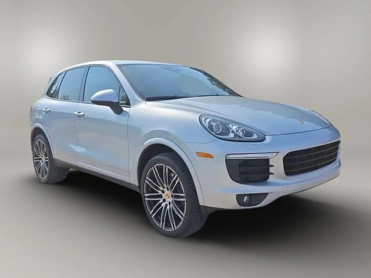 Used 2017 Porsche Cayenne AWD/4WD image 3