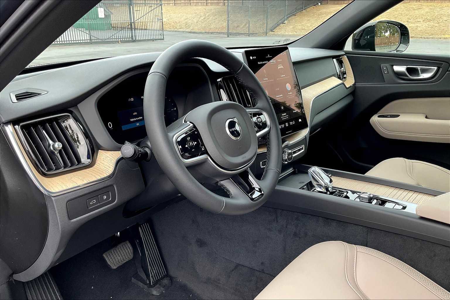 New 2026 Volvo XC60 T8 Plus w/ Protection Package Premier image 8