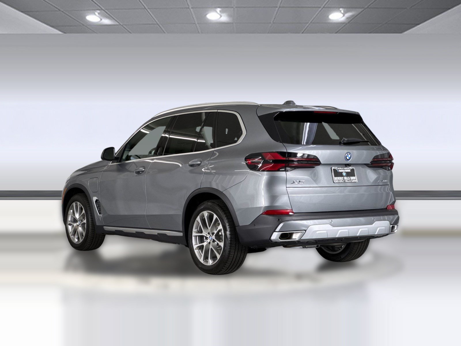 Used 2026 BMW X5 xDrive50e w/ Parking Assistance Package AWD/4WD image 3