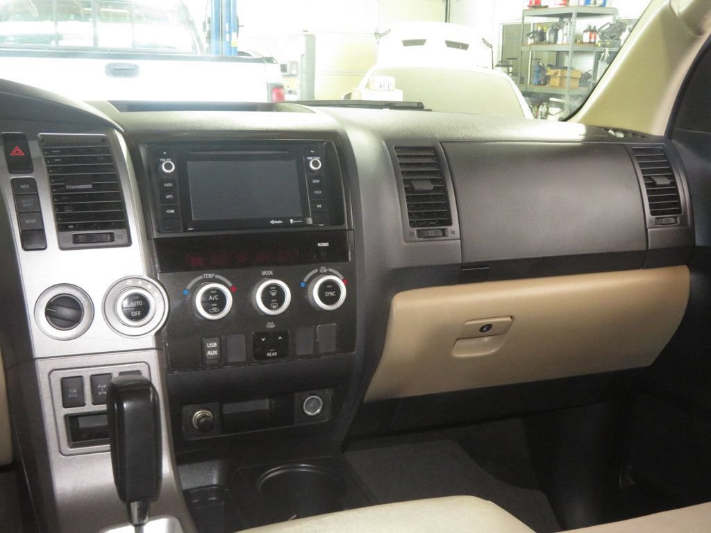 Used 2015 Toyota Sequoia SR5 AWD/4WD image 41