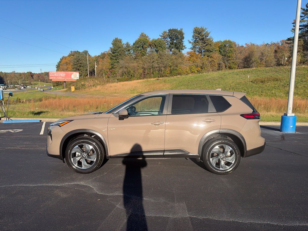 Used 2025 Nissan Rogue SV AWD/4WD image 5