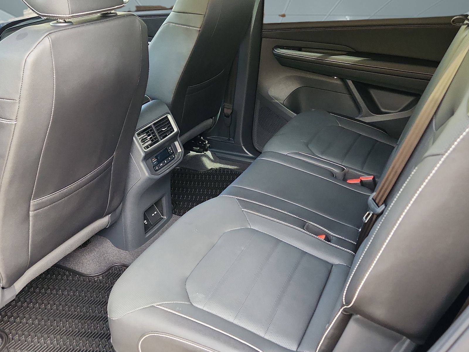 New 2025 Volkswagen Atlas SEL image 11
