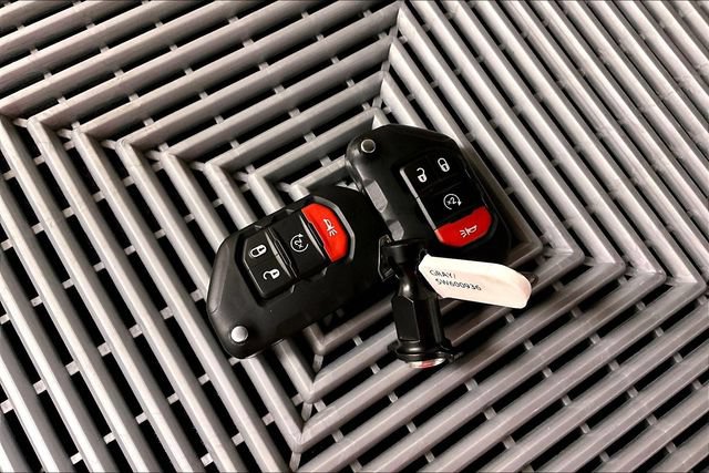 Used 2025 Jeep Wrangler Unlimited Sahara AWD/4WD image 12