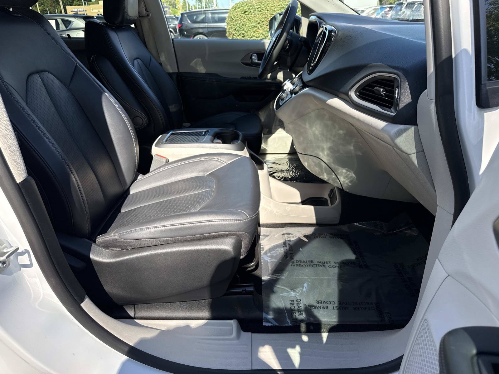Used 2024 Chrysler Pacifica Touring-L FWD image 25