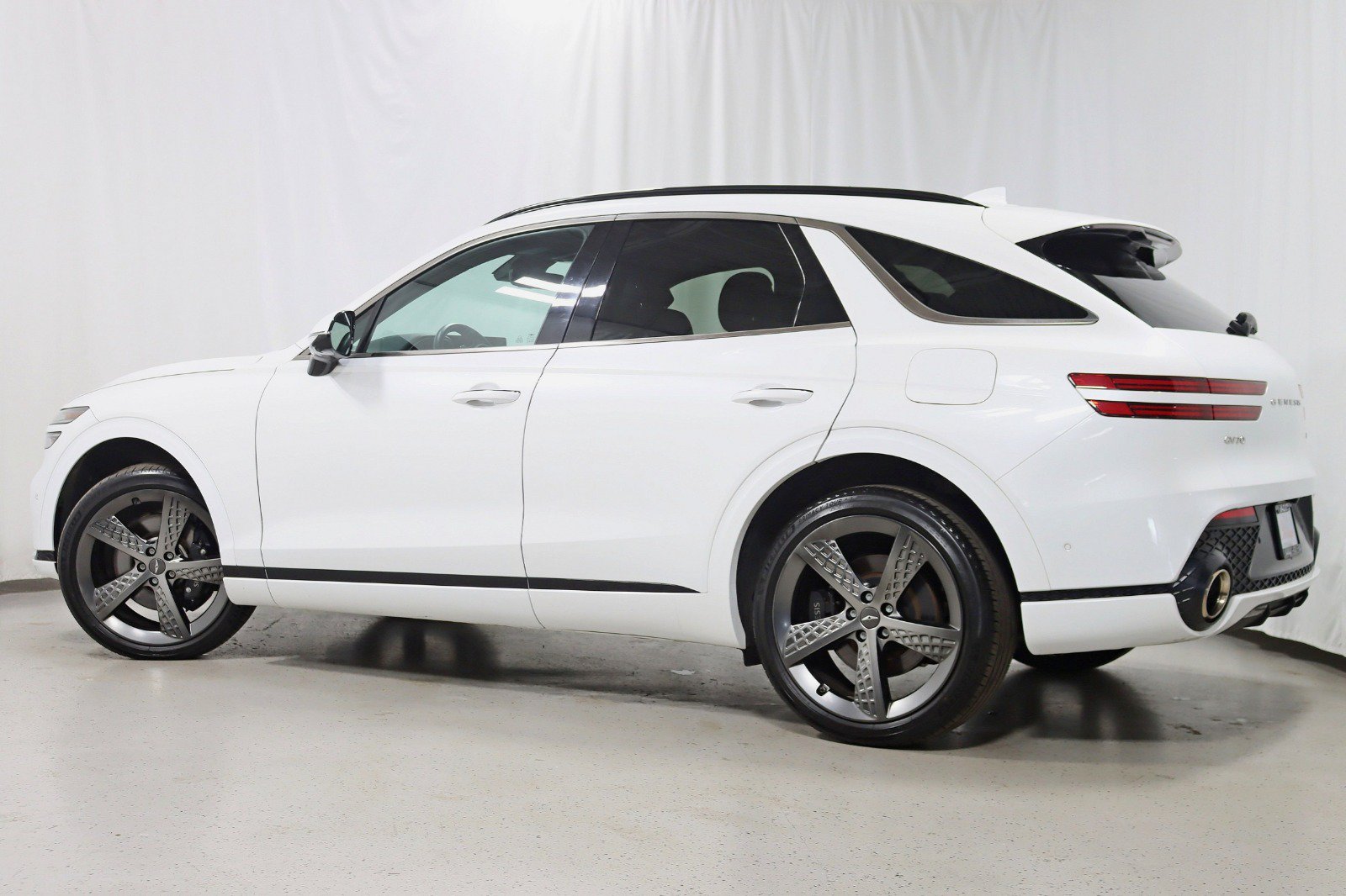 Used 2023 Genesis GV70 3.5T Sport w/ Sport Prestige Package AWD/4WD image 9