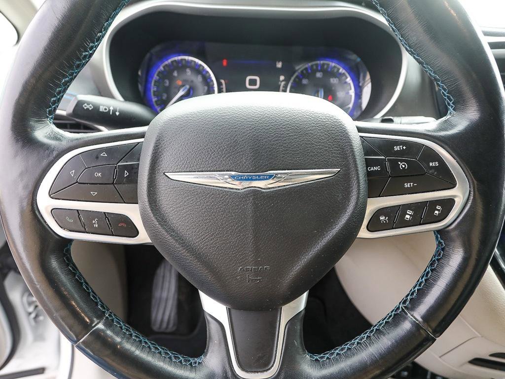 Used 2021 Chrysler Pacifica Touring-L image 15