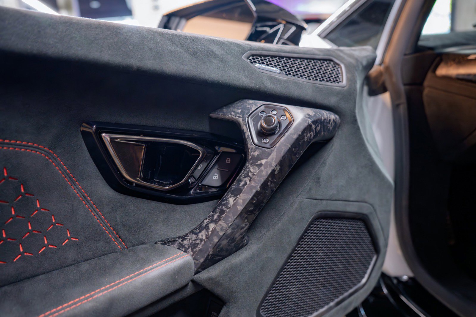 Used 2018 Lamborghini Huracan Performante image 11