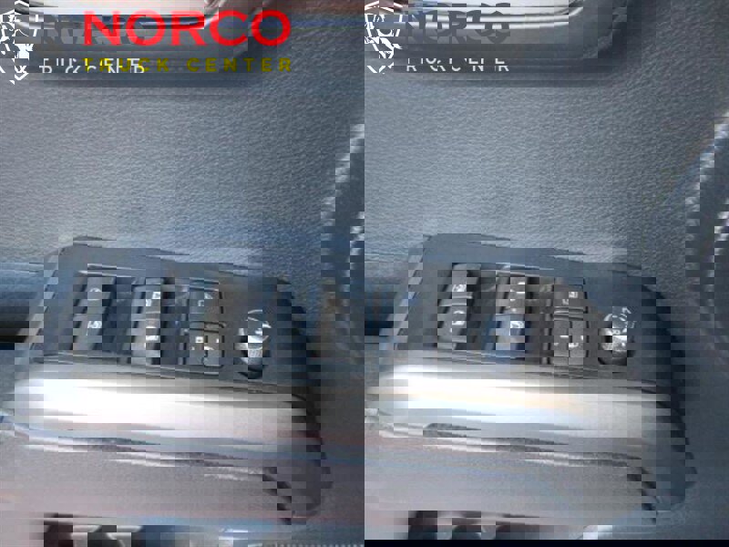 Used 2018 Toyota Tacoma TRD Sport w/ Technology Package image 13