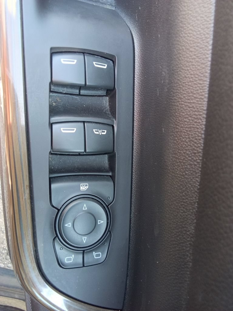 Used 2020 GMC Acadia SLE FWD image 18
