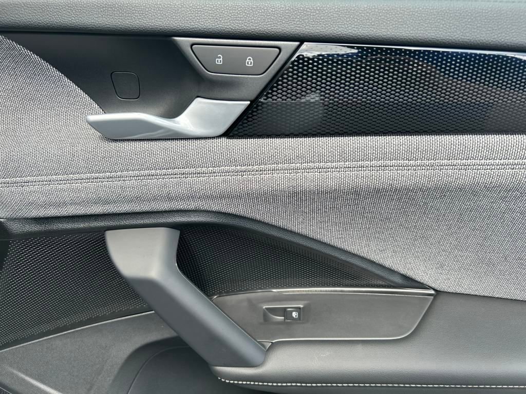 Used 2025 Volkswagen Tiguan S w/ 18" Wheel Package image 24