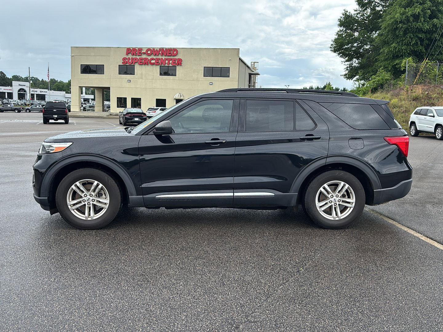 Used 2020 Ford Explorer XLT w/ Equipment Group 202A RWD image 5