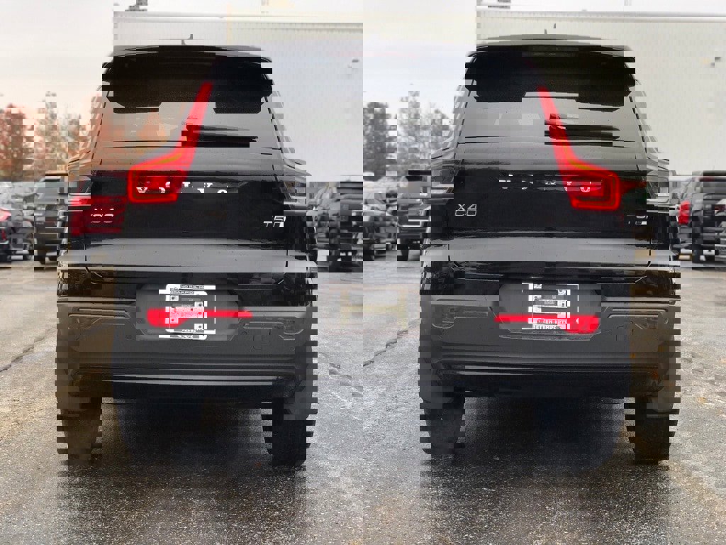 Used 2022 Volvo XC40 T5 R-Design w/ Advanced Package image 6