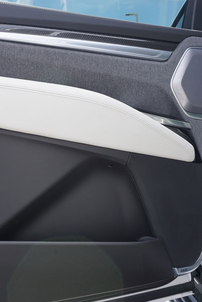 Used 2025 Cadillac Escalade ESV V image 36