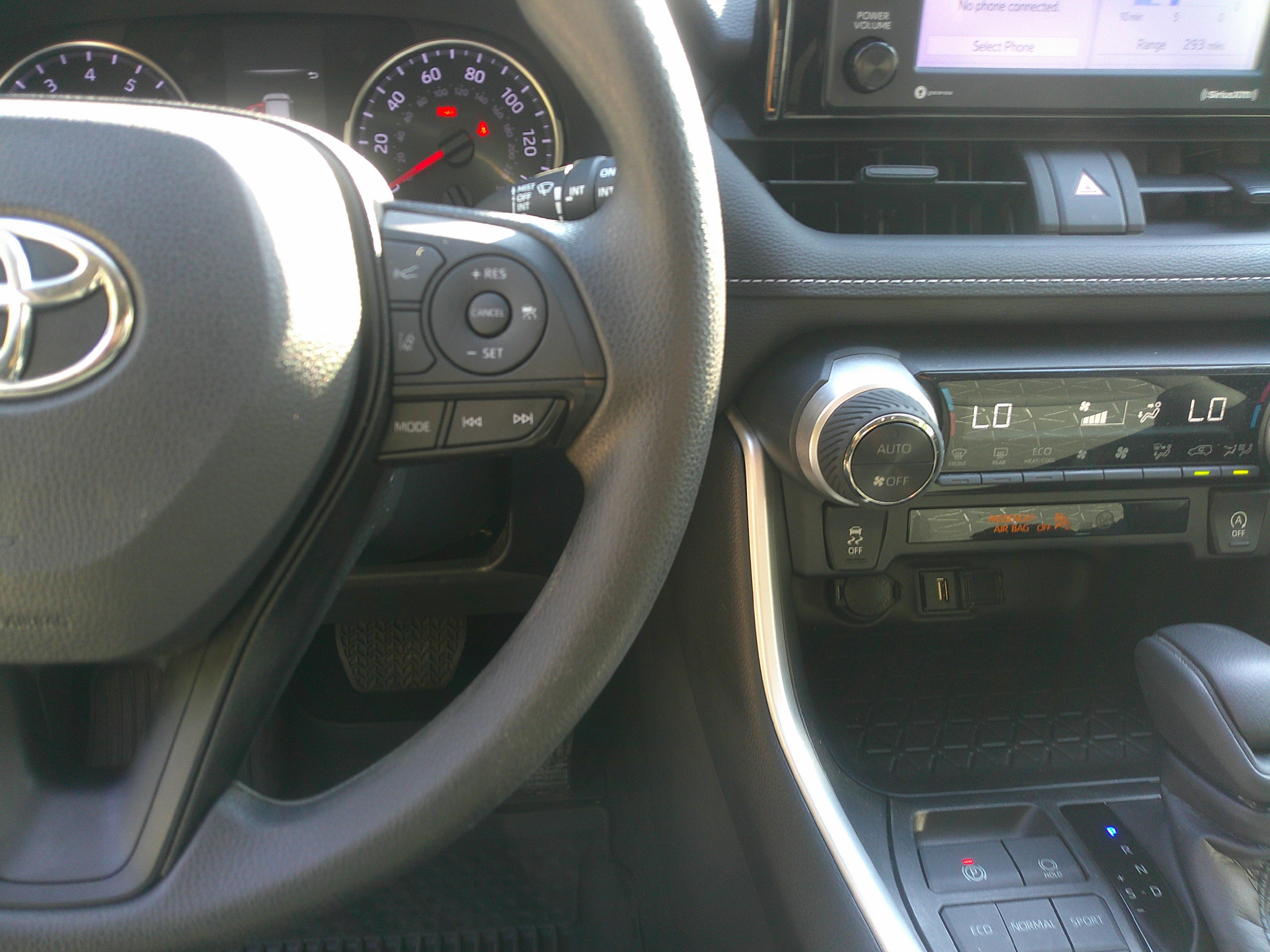 Used 2022 Toyota RAV4 XLE image 21