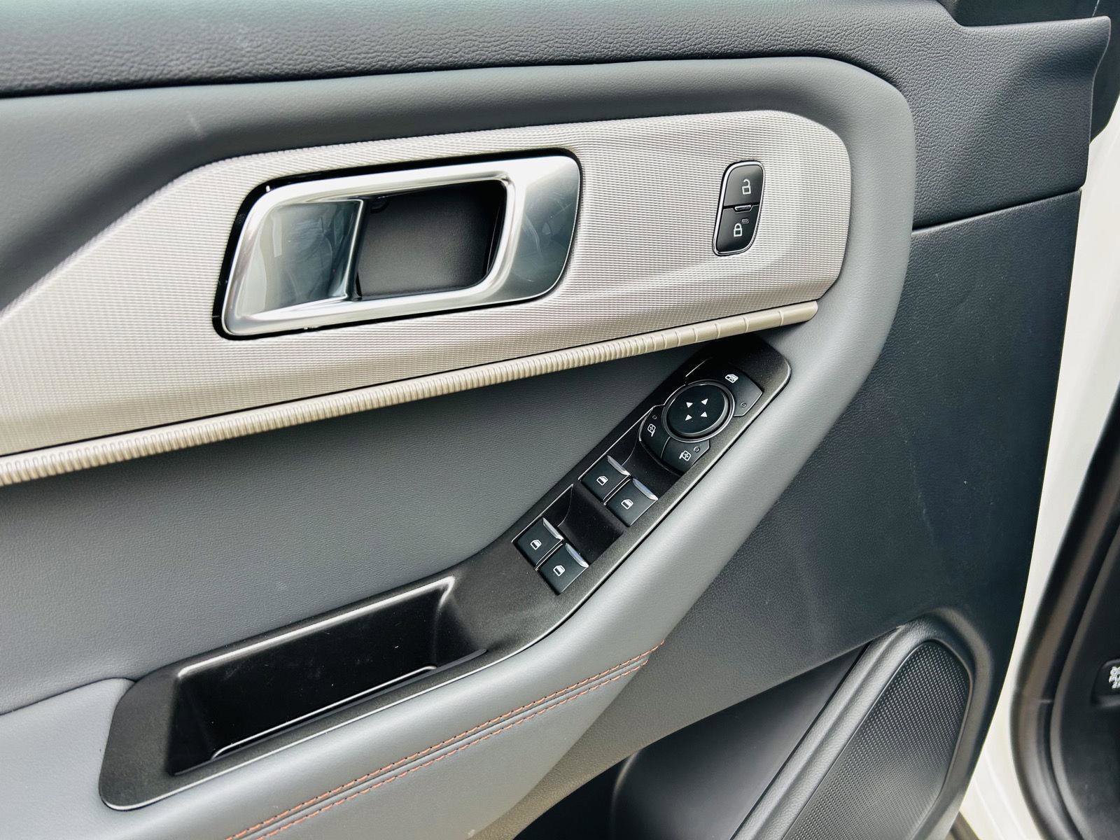 New 2026 Ford Explorer Active w/ Active Comfort Package image 15