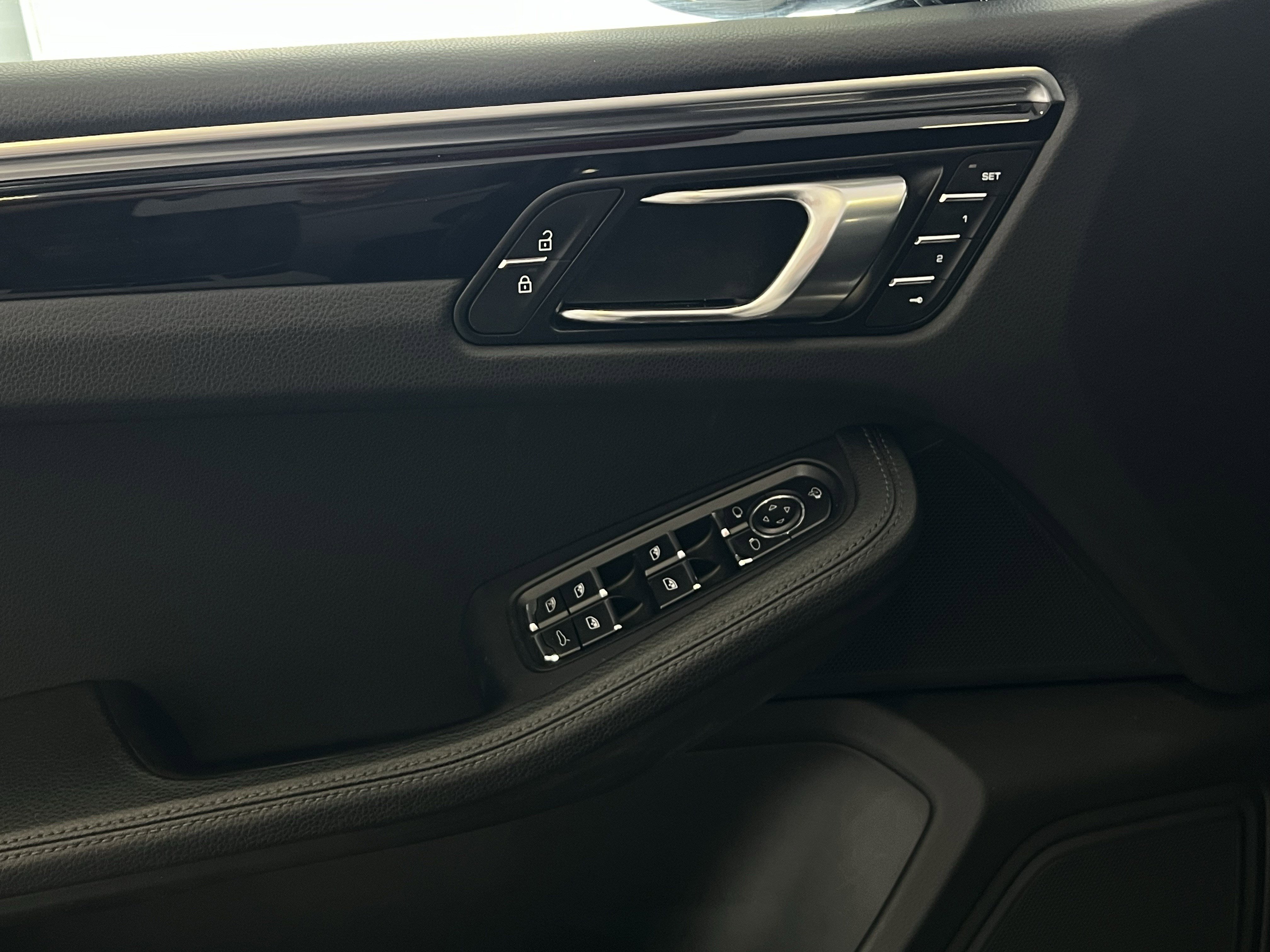 Certified 2023 Porsche Macan S image 14