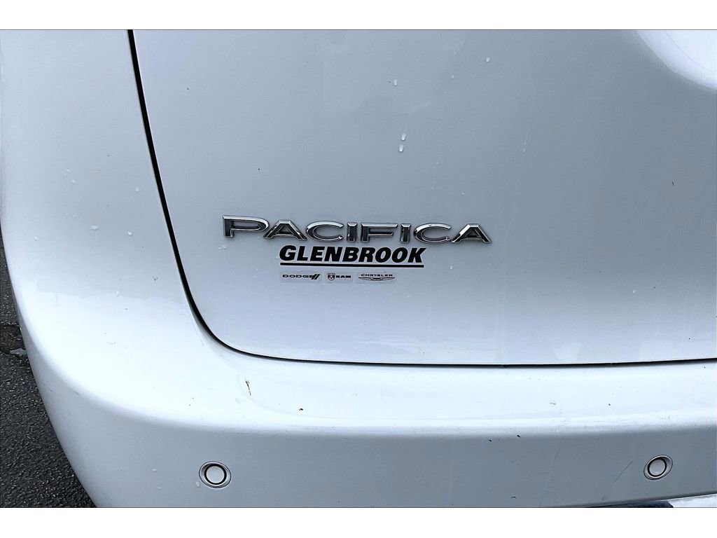 Used 2025 Chrysler Pacifica Select image 9