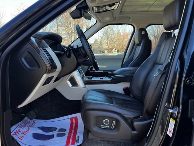 Used 2017 Land Rover Range Rover HSE image 12