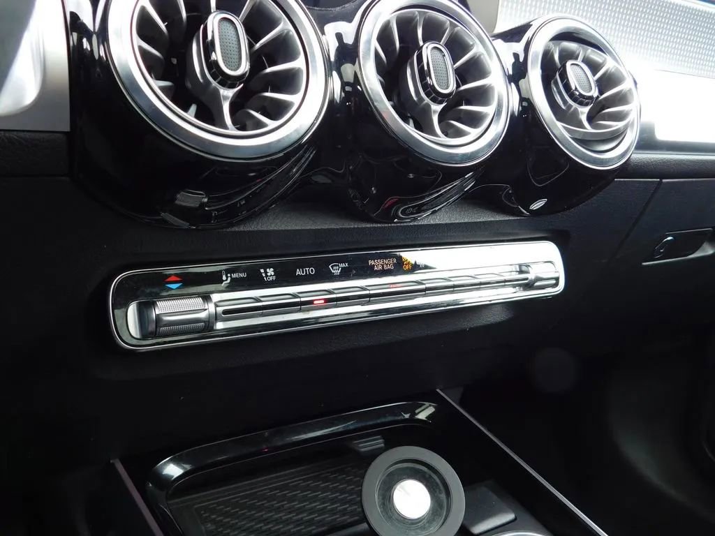 Used 2022 Mercedes-Benz EQB 350 4MATIC image 19