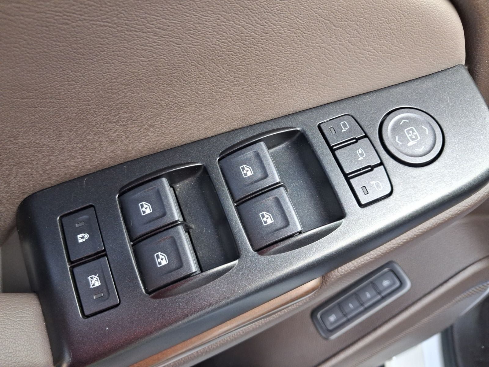 Used 2019 GMC Yukon XL Denali w/ Open Road Package AWD/4WD image 17