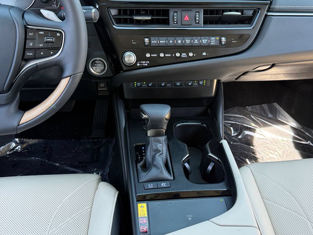 Used 2024 Lexus ES 300h w/ Technology Package FWD image 12