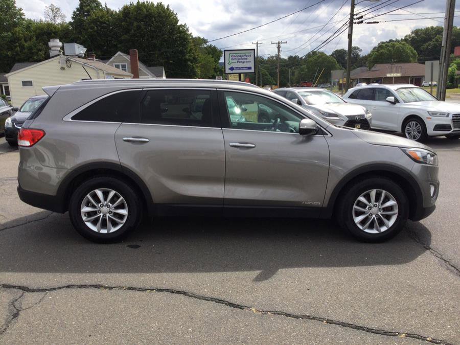 Used 2016 Kia Sorento LX image 4