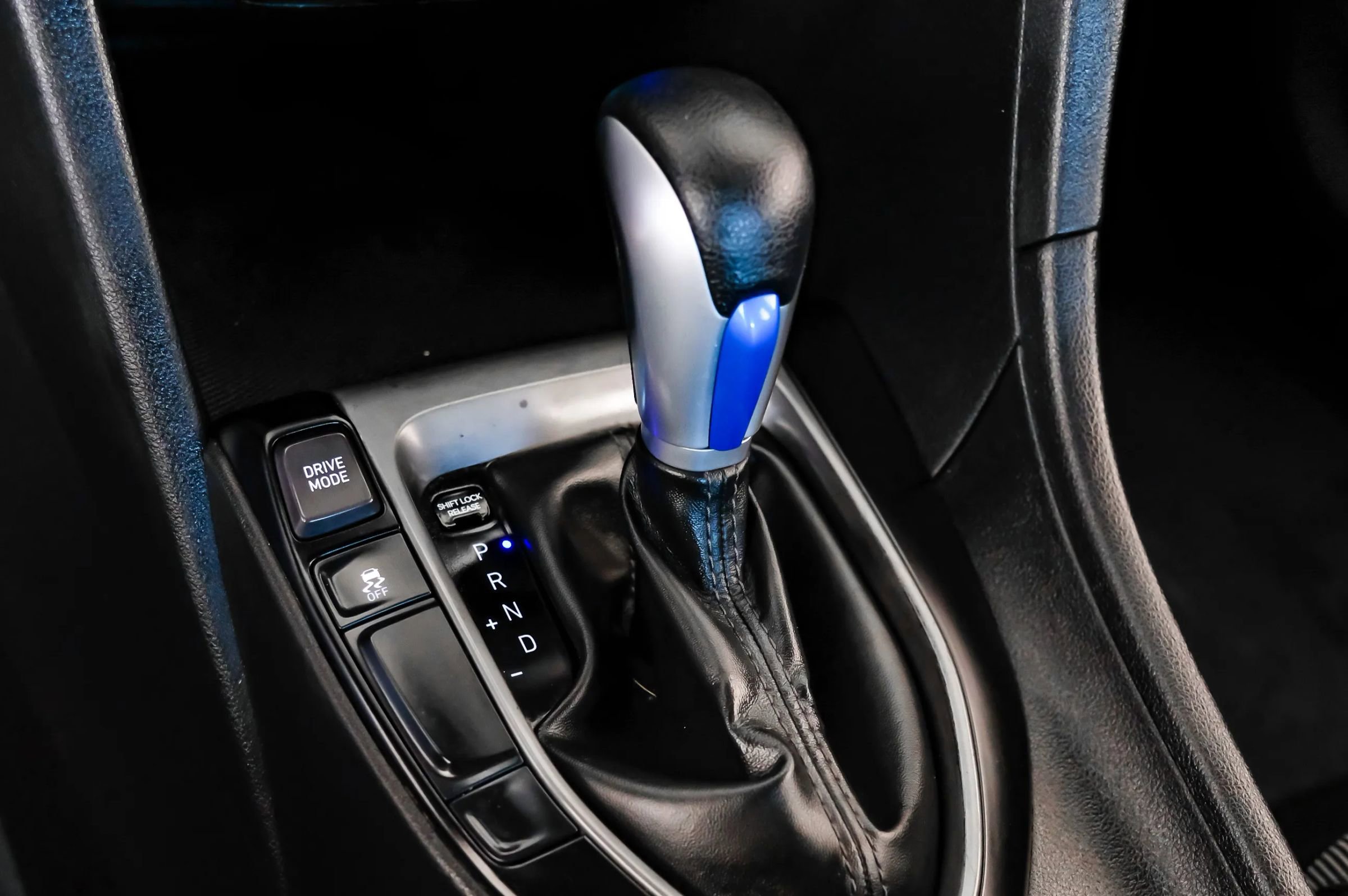 Used 2020 Hyundai Veloster 2.0 FWD image 18