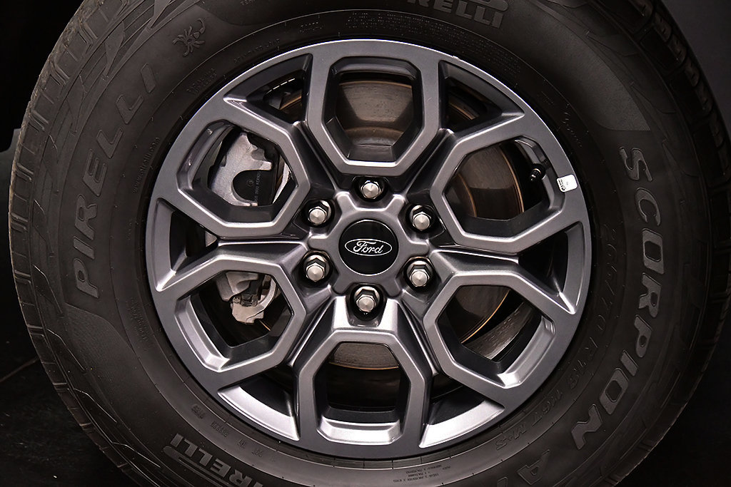Used 2025 Ford Expedition Active AWD/4WD image 9
