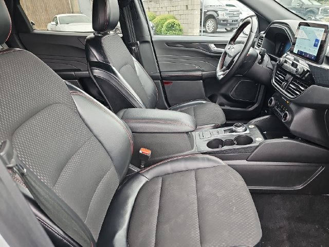 Certified 2025 Ford Escape ST-Line Select AWD/4WD image 12