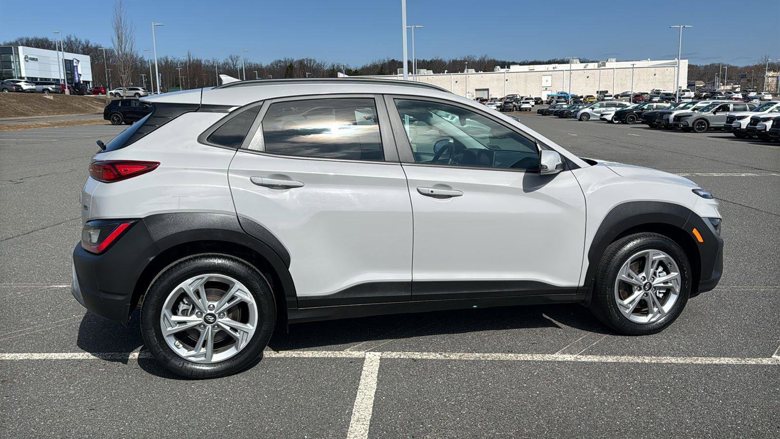 Used 2023 Hyundai Kona SEL image 4