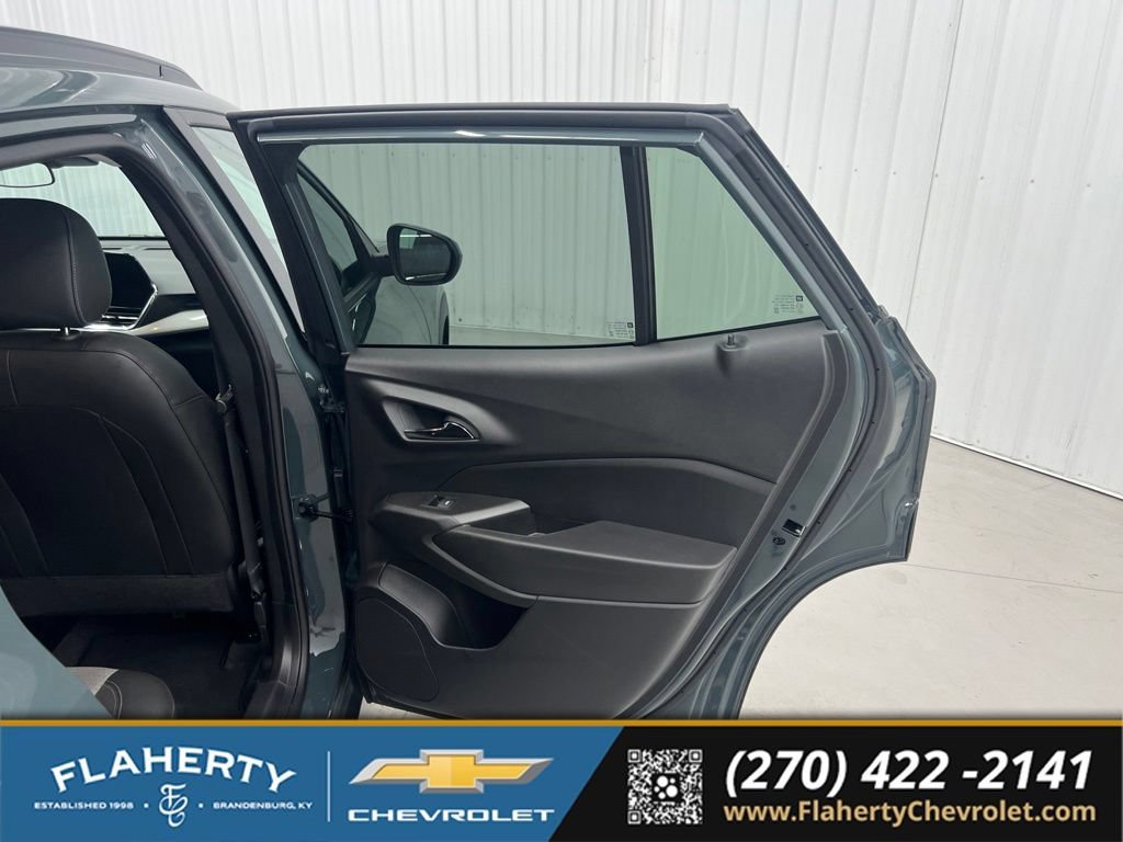 Used 2025 Chevrolet Trax LT FWD image 12