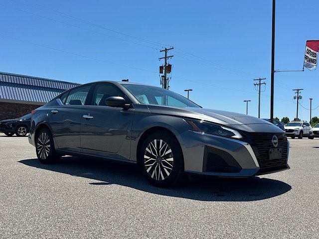 Used 2025 Nissan Altima 2.5 SV FWD image 9