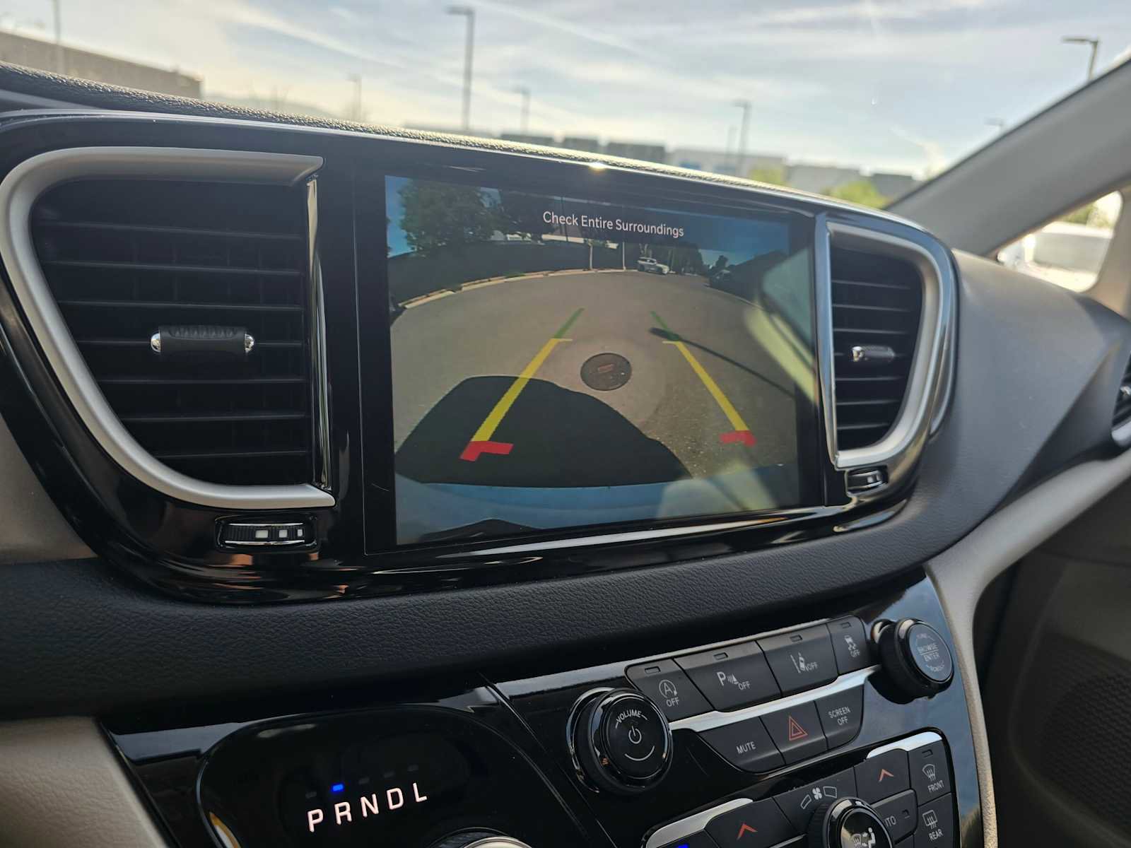 Used 2024 Chrysler Pacifica Touring-L image 28