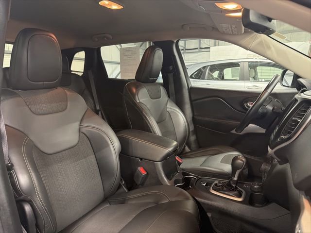 Used 2018 Jeep Cherokee Latitude Plus w/ Cold Weather Group image 18