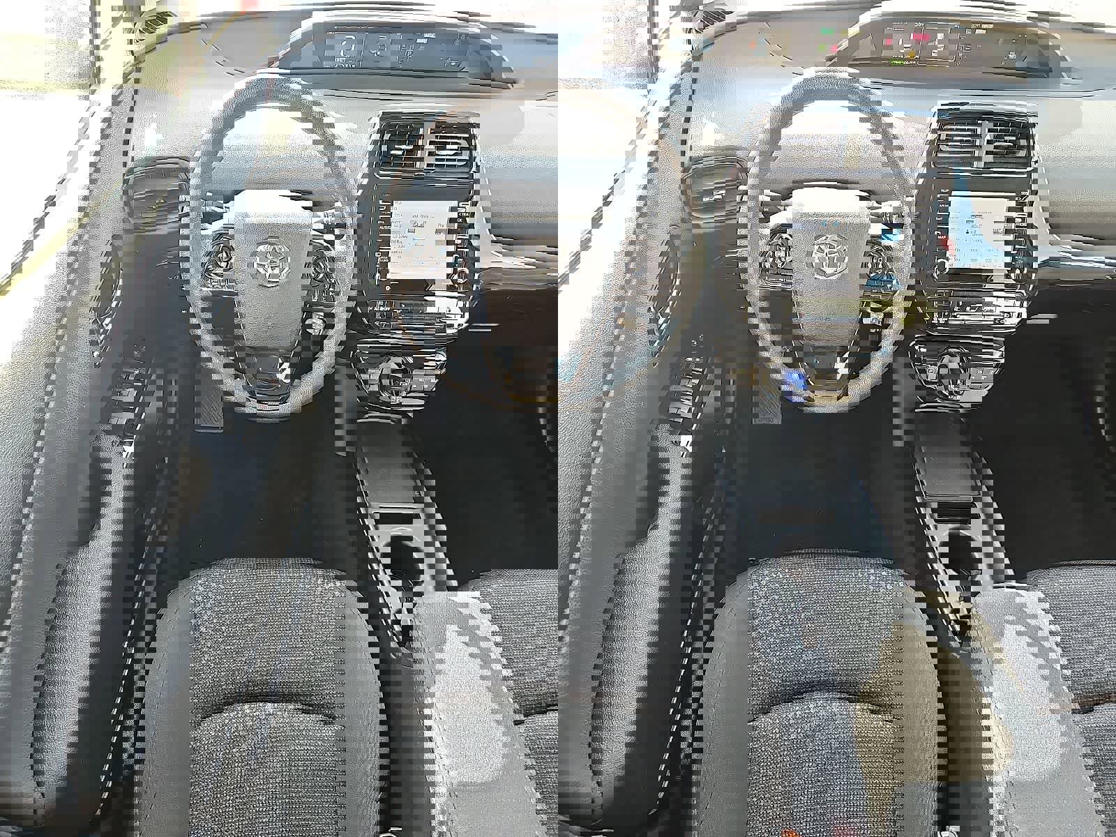 Used 2022 Toyota Prius LE image 9