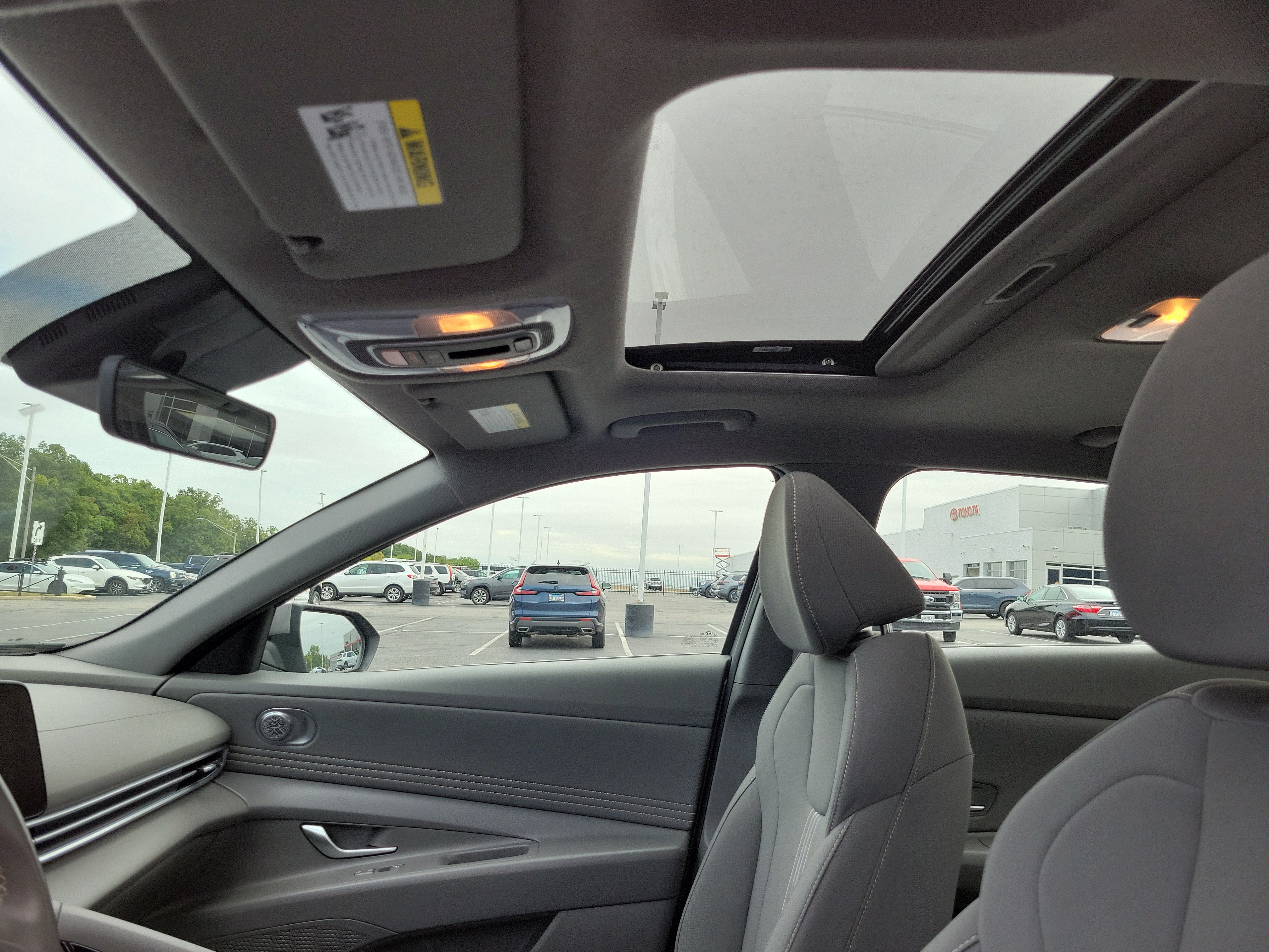 Used 2025 Hyundai Elantra SEL FWD image 20