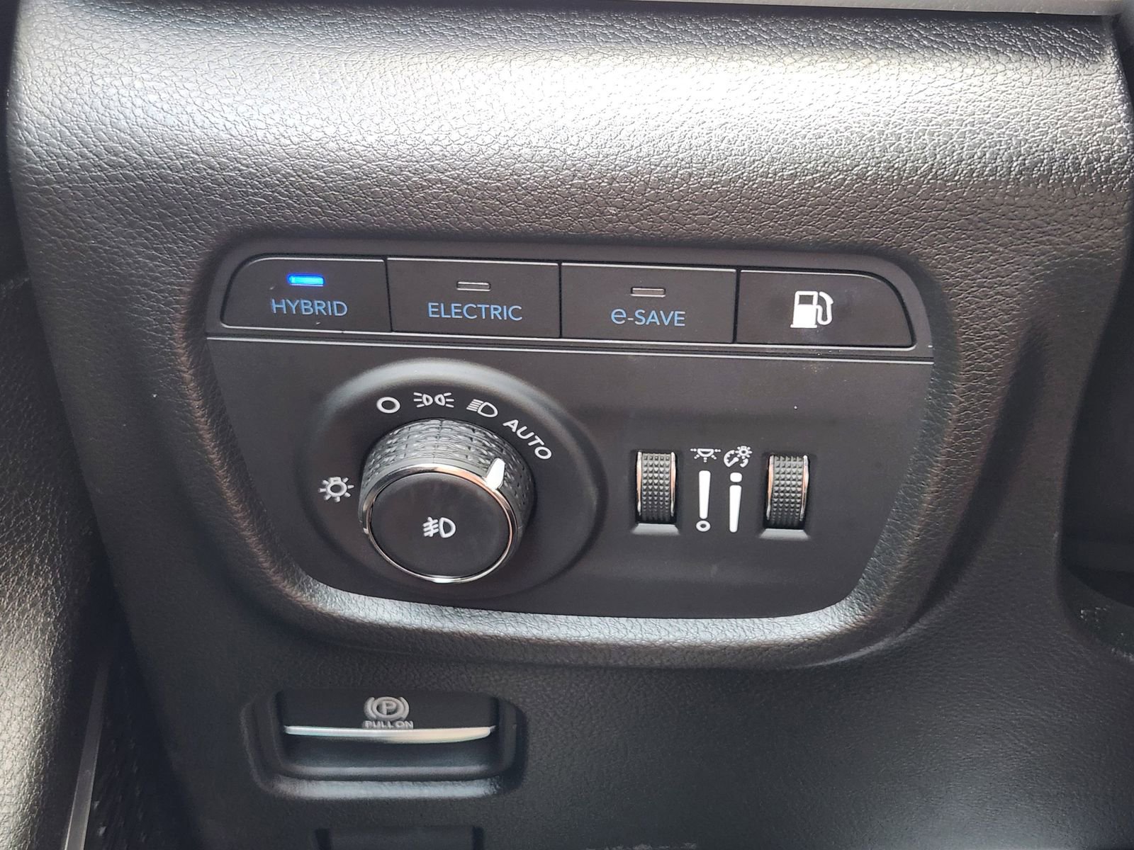 Used 2023 Jeep Grand Cherokee 4WD 4xe w/ Luxury Tech Group II image 24