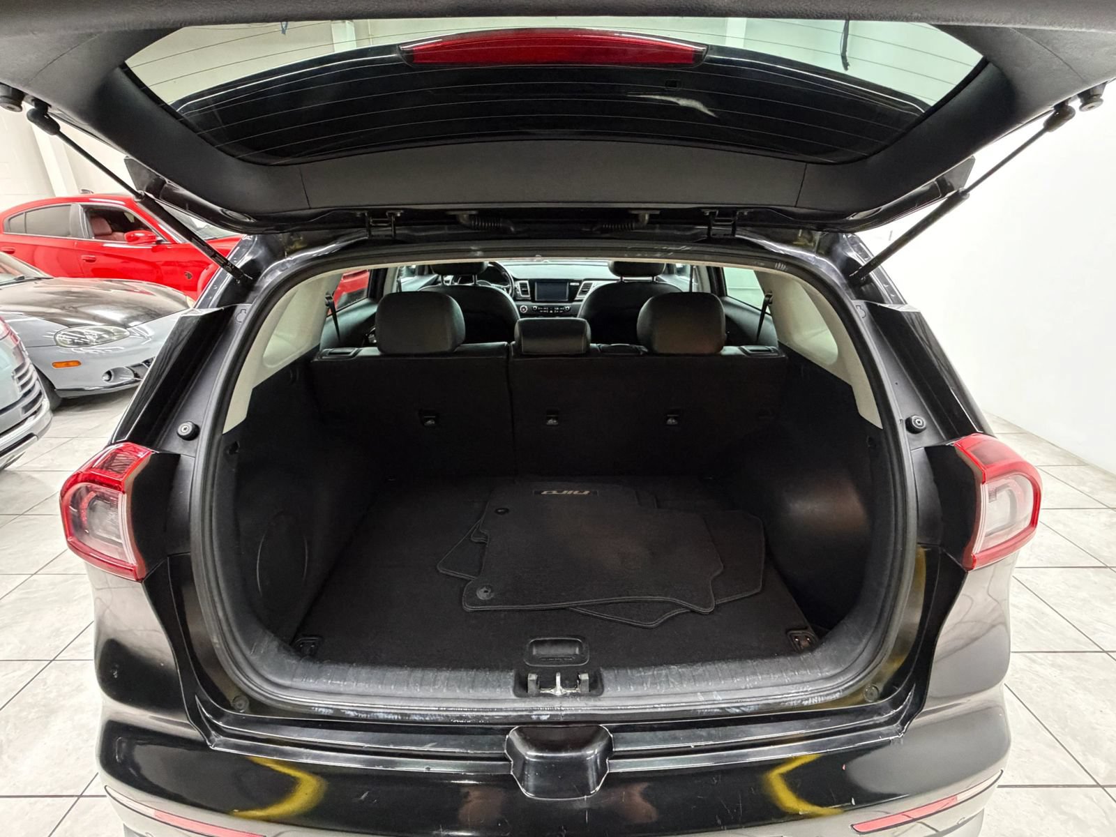 Used 2017 Kia Niro Touring FWD image 17
