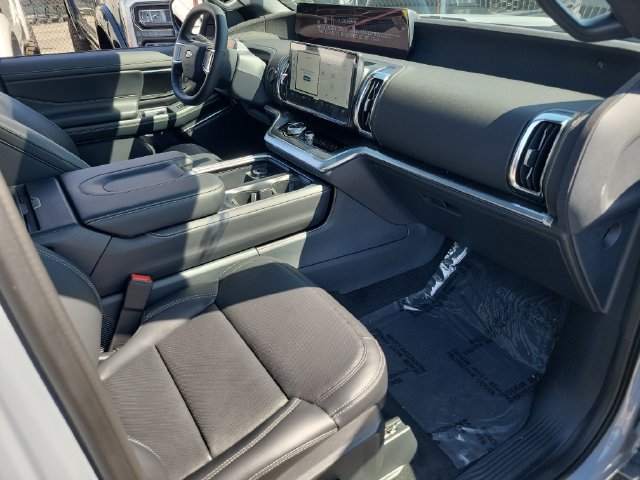 New 2027 Ford Expedition Platinum w/ Stealth Appearance Package AWD/4WD image 17