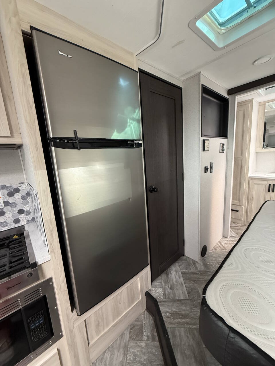 Used 2022 Ford E-450 and Econoline 450 Super Duty w/ Motorhome Prep Package RWD image 17