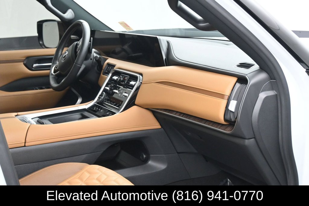 Used 2025 Nissan Armada Platinum Reserve AWD/4WD image 6
